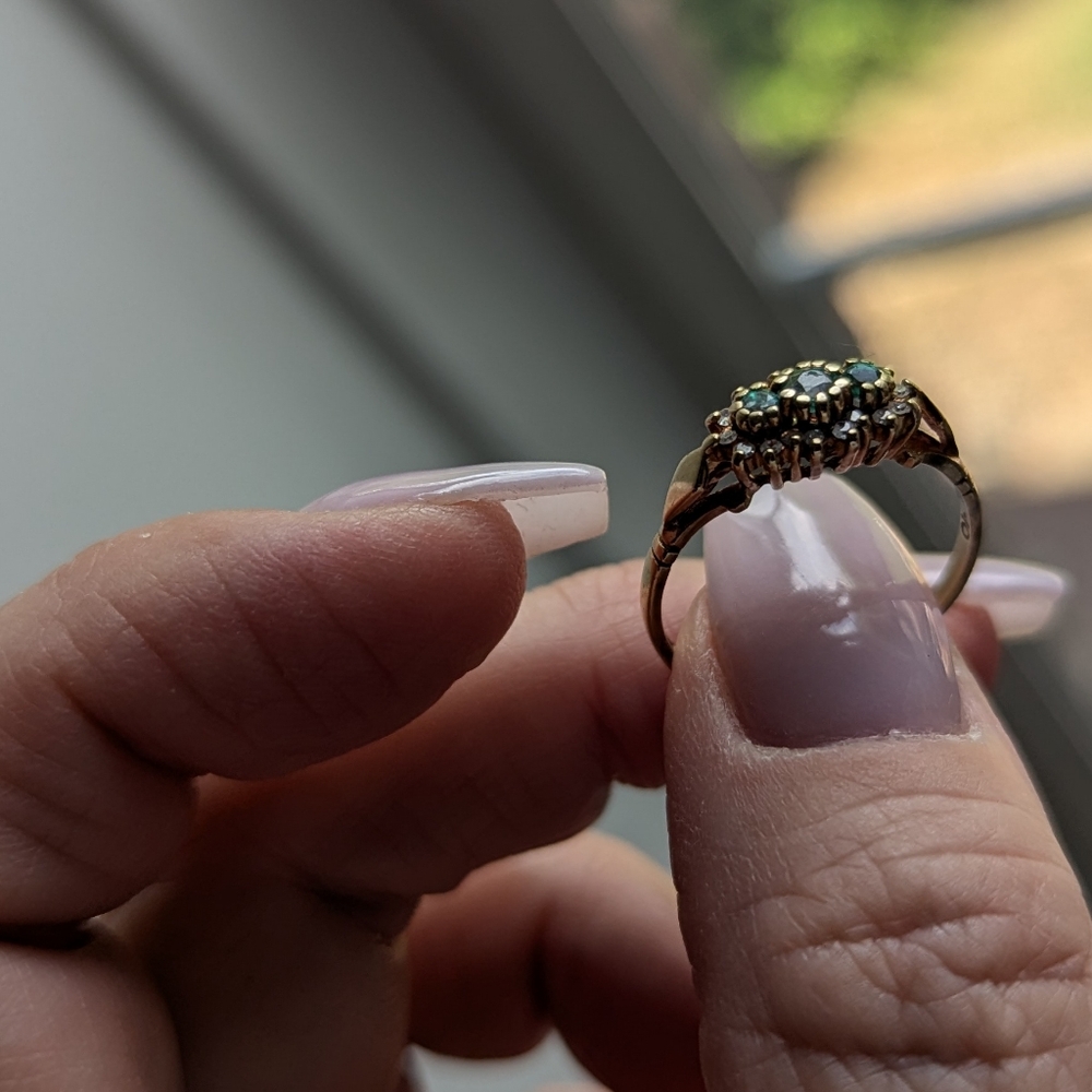 Antique Gold (9k) Ring with Green Stones - Picture 2 of 8